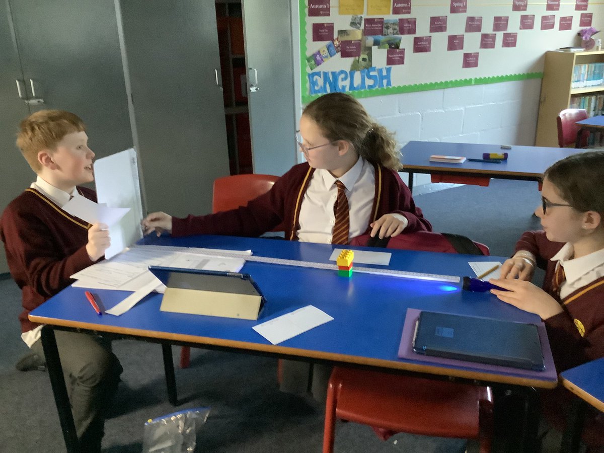 PDA_Y6's tweet image. Great work conducting our own investigation into shadows!We were clear about the variables we were changing and measuring and presented our results using a line graph #pdascience 🧑‍🔬💡🔦🥼