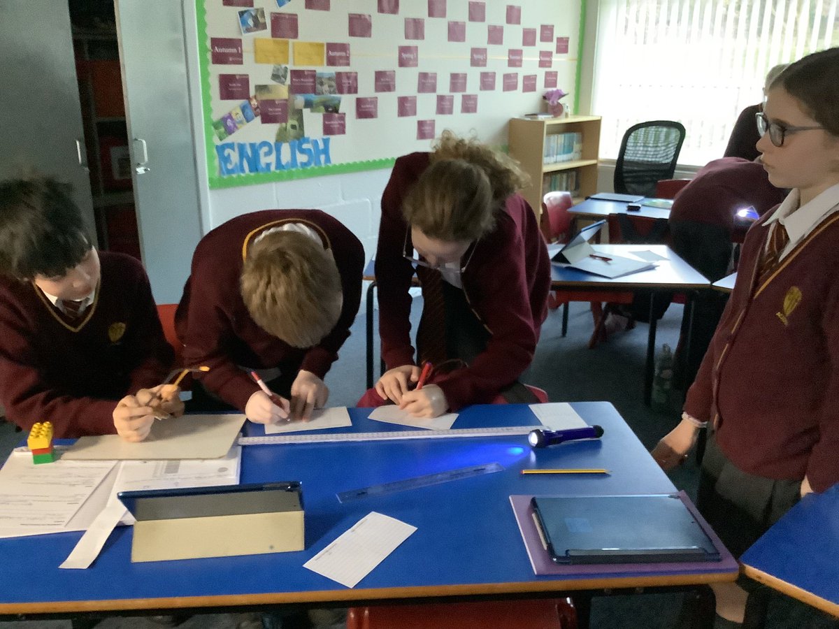 PDA_Y6's tweet image. Great work conducting our own investigation into shadows!We were clear about the variables we were changing and measuring and presented our results using a line graph #pdascience 🧑‍🔬💡🔦🥼