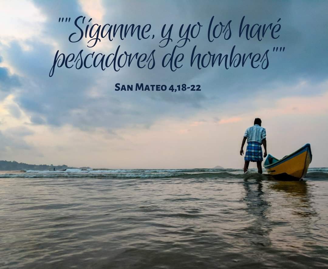 Parroquiasmc's tweet photo. #EvangelioDeHoy según San Mateo 4,18-22. 
Entonces les dijo: "Síganme, y yo los haré pescadores de hombres". 
Inmediatamente, ellos dejaron las redes y lo siguieron. https://t.co/ue916PrMRk