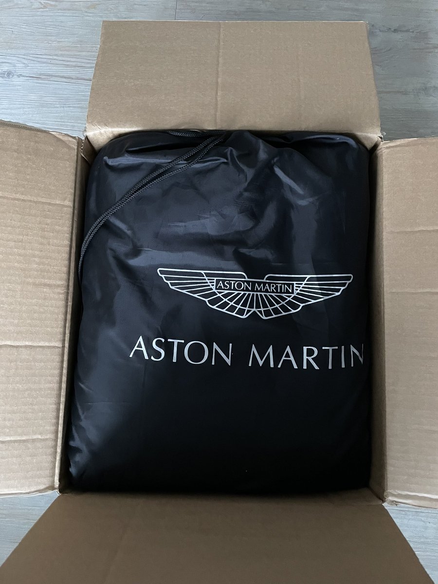C3RJC's tweet photo. Brrr..chilly out there. Car fully valeted and now has it's winter coat on. Hopefully only a brief hibernation...🤞
#AstonMartin
#astonmartinvanquish
#astonmartincarcovers
#keepwarminstyle https://t.co/alT3hq4RiG