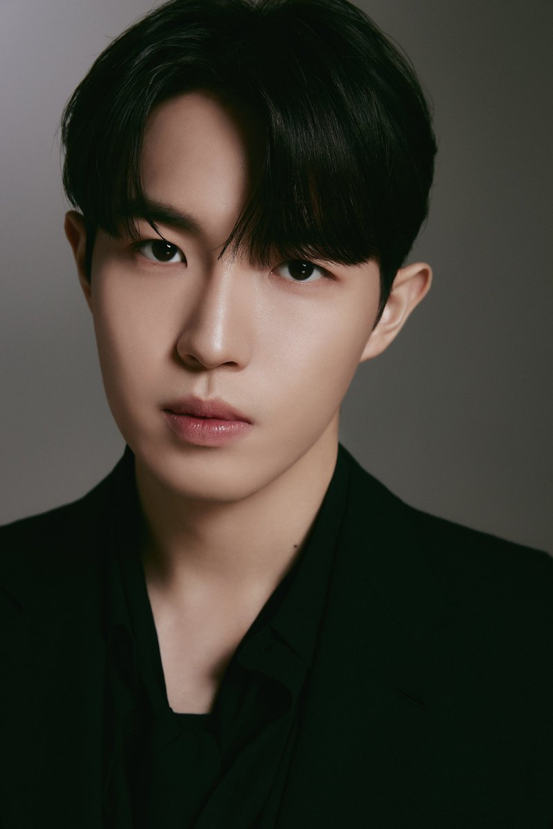 KJH_officialtwt's tweet photo. [📸] 김재환 (KIM JAE HWAN) | NEW OFFICIAL PROFILE PHOTO - Black ✨

 #김재환 #KIMJAEHWAN https://t.co/lmzYmdwryN