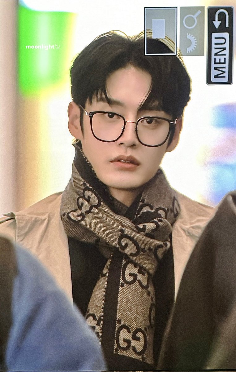 heresjiwoong's tweet photo. Jiwoong regresando a Corea ✈️

#KIMJIWOONG #김지웅 https://t.co/01mXuXY7rK