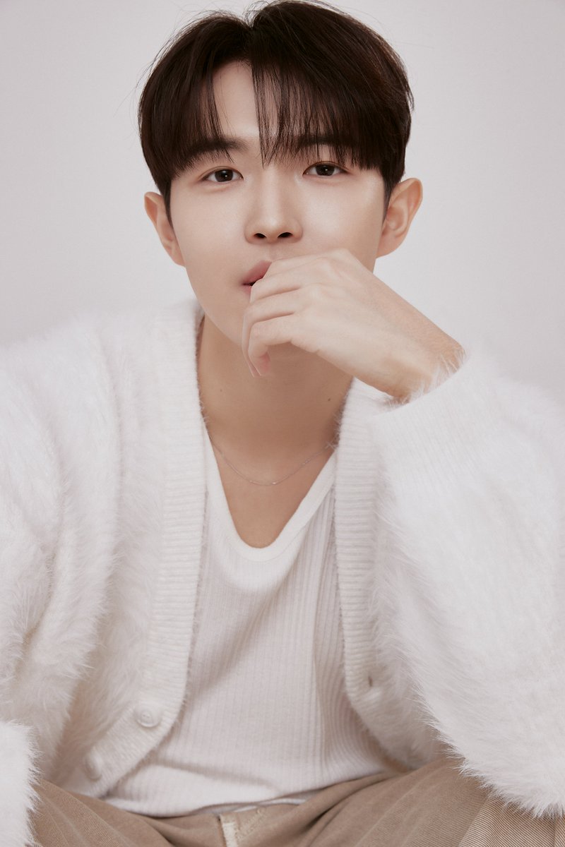 KJH_officialtwt's tweet photo. [📸] 김재환 (KIM JAE HWAN) | NEW OFFICIAL PROFILE PHOTO - White ✨

 #김재환 #KIMJAEHWAN https://t.co/7TGwQJREeX