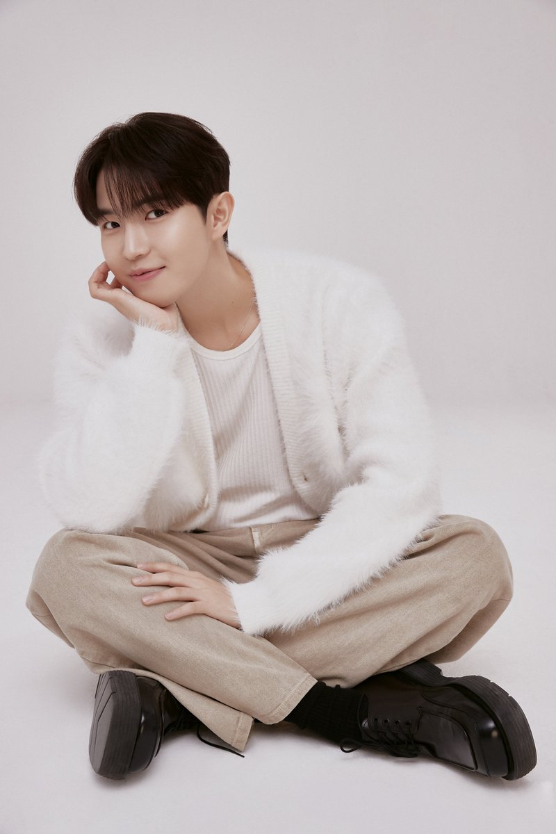 KJH_officialtwt's tweet photo. [📸] 김재환 (KIM JAE HWAN) | NEW OFFICIAL PROFILE PHOTO - White ✨

 #김재환 #KIMJAEHWAN https://t.co/7TGwQJREeX