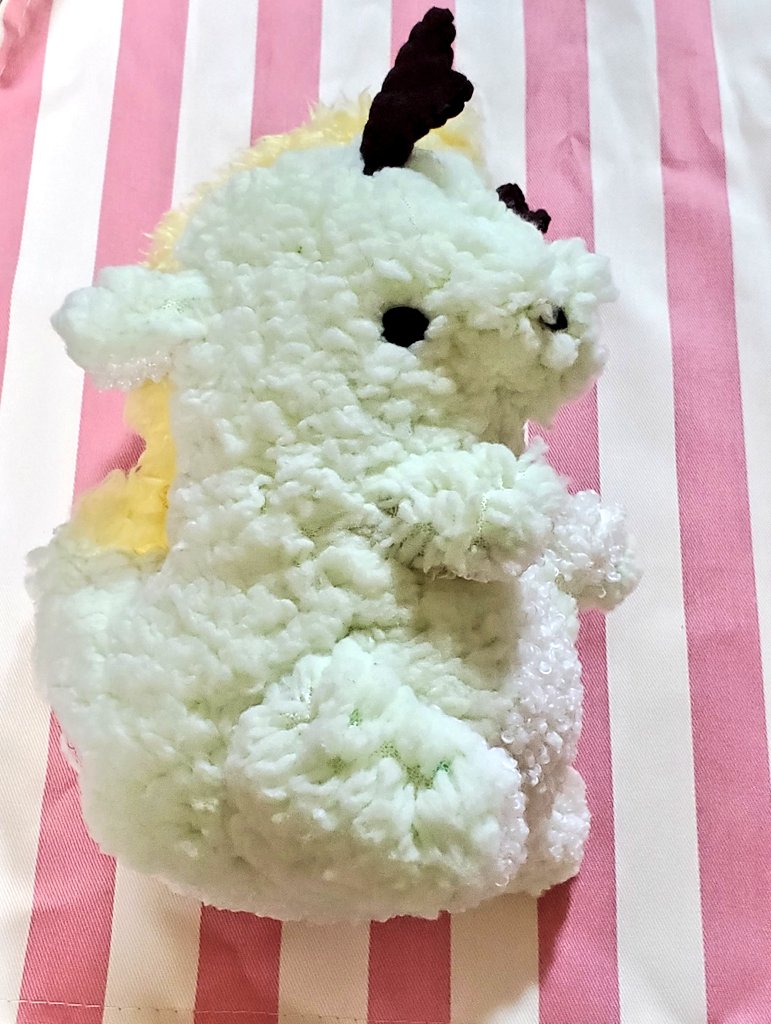 syuminonikomi's tweet photo. RUBIA-ARGYIさん(@rubiaargyi26)のふんわり辰さん届いてたー！
ふわっふわよふわっふわ…
かわいい…
お正月には前面に出てきてもらおう🐲 https://t.co/3DIgmZInRE