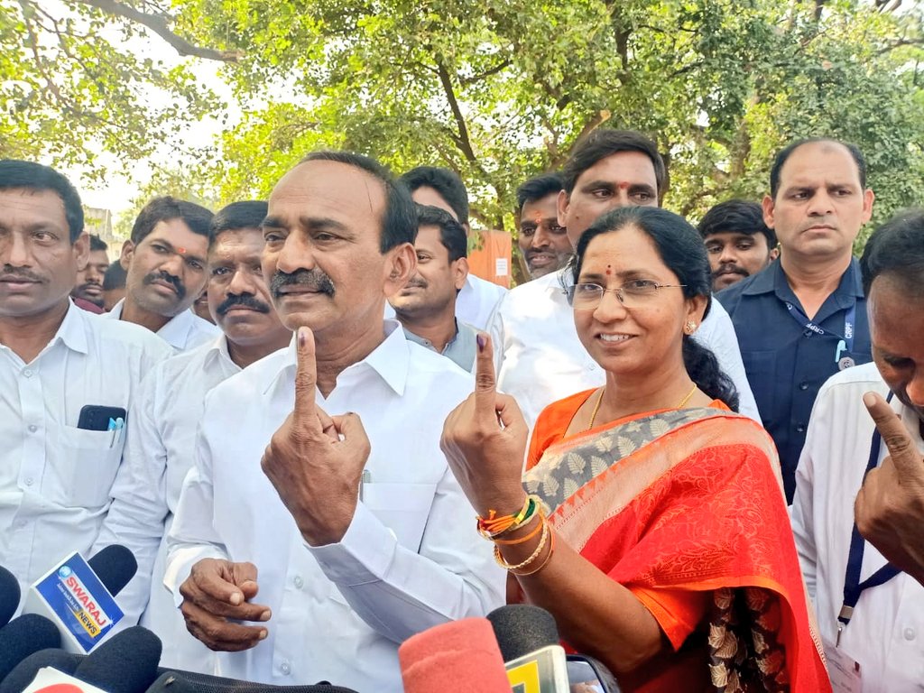 Eatala_Rajender's tweet photo. Casted My #VOTE along with Family members at Central Primary School, Kamalapur. https://t.co/guOdji3DNR