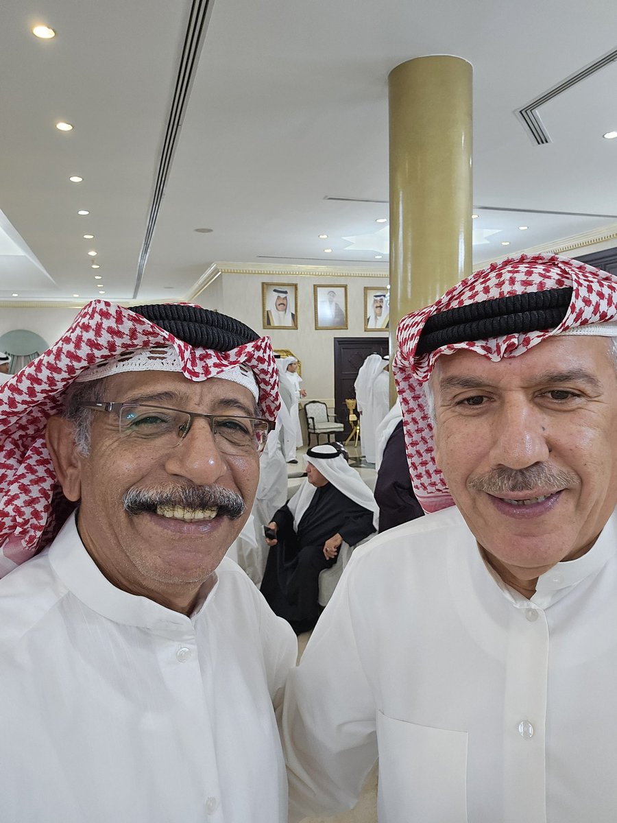 لاعب من العصر الذهبي 
اخلاق في الملعب وخارج الملعب.
بوعبدالله أحمد عسكر ربي يحفظك ويطول عمرك يارب.