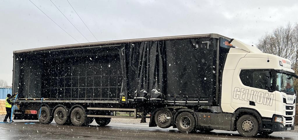 We are feeling very festive with the first snow of the year ❄ - Regardless of the weather we are committed to collecting and delivering your freight ❄ 💪

#celkom #pallettrack #anyload #anylocation #anyweather #grateful #committedtocare #commitedtoourcustomers