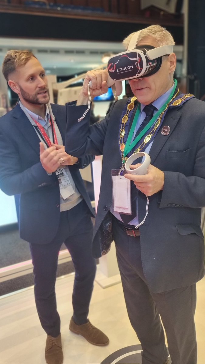 ALRSGBandI's tweet photo. President @dmahon exploring the future of #VirtualReality in #SurgicalTraining with @Ethicon @JNJMedTechUKI at #ALS2023. 

Come join him at the Ethicon booth in the Main Auditorium! https://t.co/mu9OGKTo6H