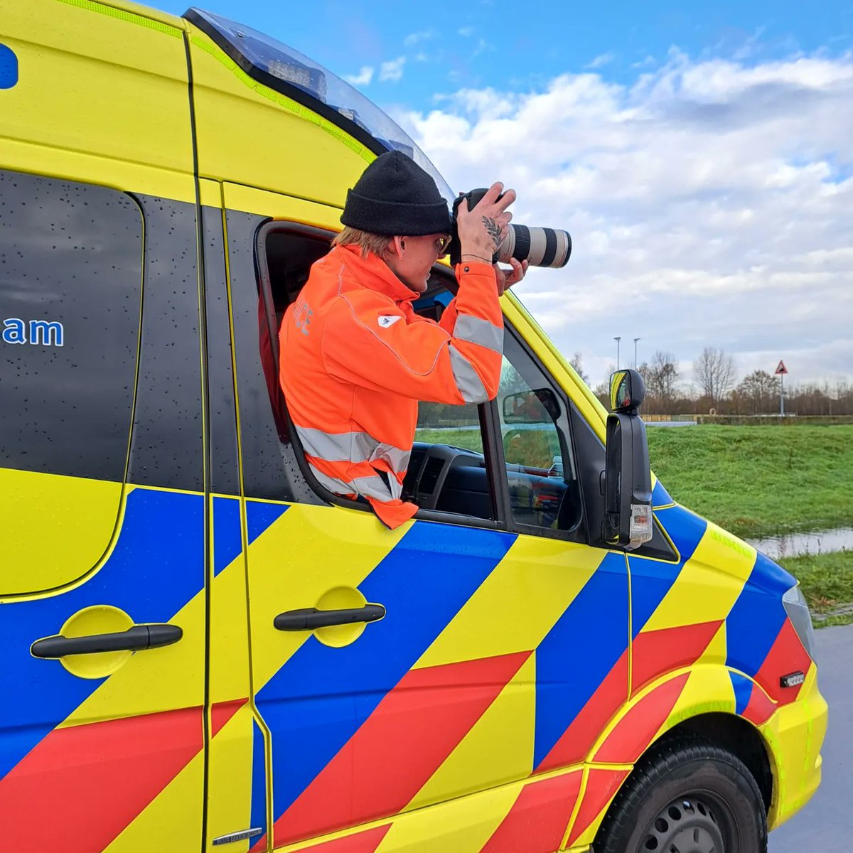 Gisteren weer een topdag gehad op <a href="/OTCRij/">OTCRij</a>. Ervaren collega chauffeurs van @AmbuAmsterdam een "leerzame" dag bezorgd. Ook was er de fotograaf mee van de ambulancedienst. Ongetwijfeld weer mooie foto's voor de media. Ook de eerste dag voor ons "nieuwe" trainingsvoertuig. 😉👍