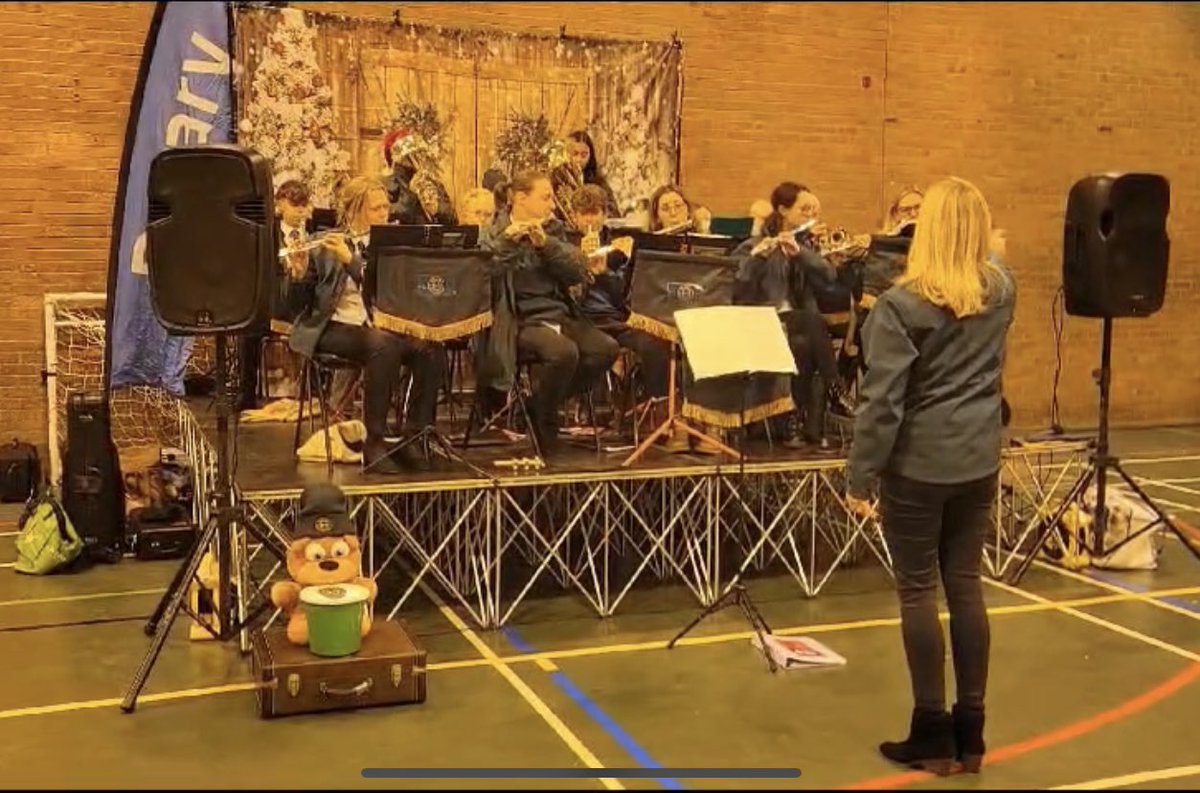 BandHelsby's tweet photo. We enjoyed our performance at Christmas in Frodsham last weekend. We have another busy weekend ahead. On Friday we’re helping Santa out at Land of Beds and on Saturday we’re in the fabulous twilight parade at Ho Ho Helsby. Can’t wait!! 🎅🎄🎶🚜 https://t.co/rXGSgjo5tZ