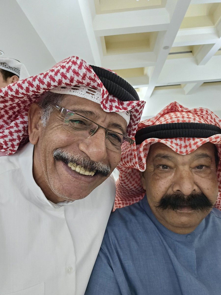 لاعب من العصر الذهبي في كورة اليد اخوي وصديق عمري محمود الطباخ لاعب نادي السالمية قمة في الأخلاق ربي يحفظك يابوحسين الغالي.