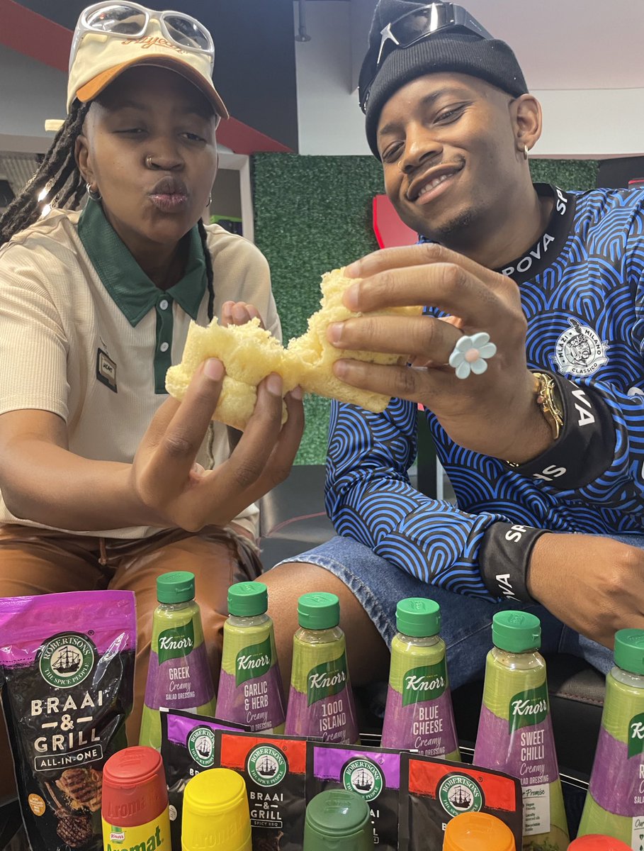 Yfm's tweet photo. Spice up your #PerfectGetTogetha with @AromatSA, @RobertsonsSpice, and Knorr! 

#TheLunchLeague https://t.co/QFkrOl8yvc