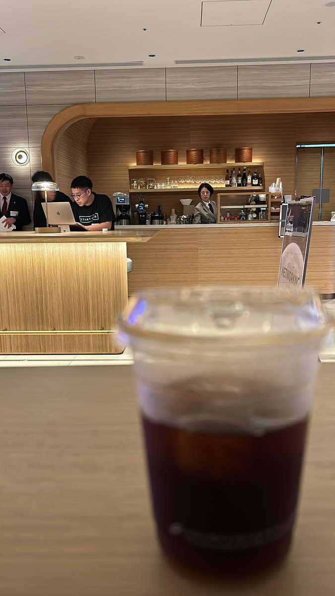 Hobopoyo's tweet photo. hello poyo friends!!! i can startup something new!!!! please join me!! please!!!! waaaaaaaaa omg, just met so many people from the education and VR industries. taking a coffee break now #RocketPitchNight https://t.co/t7xDzPwTZb