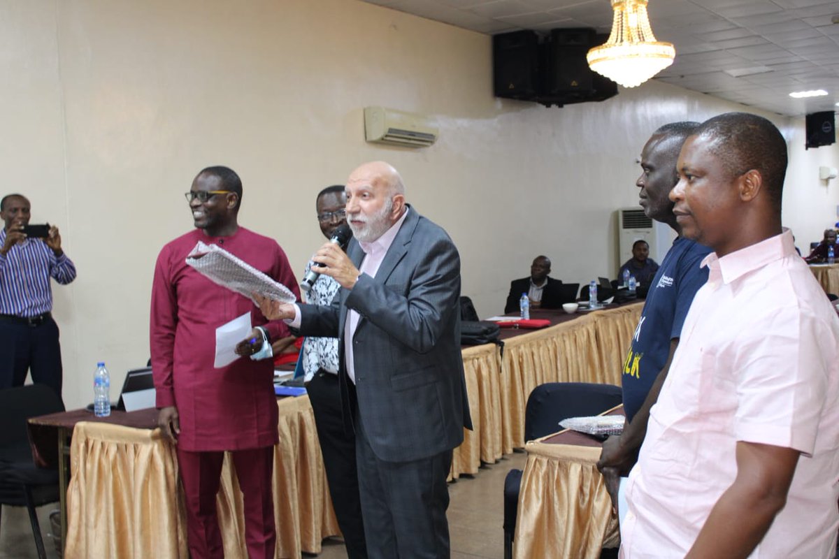aibinuomo's tweet photo. Highlighting accountability and excellence in healthcare, @WHONigeria recognized exceptional LIOs and DSNOs from SW for outstanding performance in contributing to Universal Coverage at our Q3 SW Zonal Review Meeting. Award presented by WHO Field Presence Coordinator.  @WMulombo https://t.co/r5LmHgiOnX