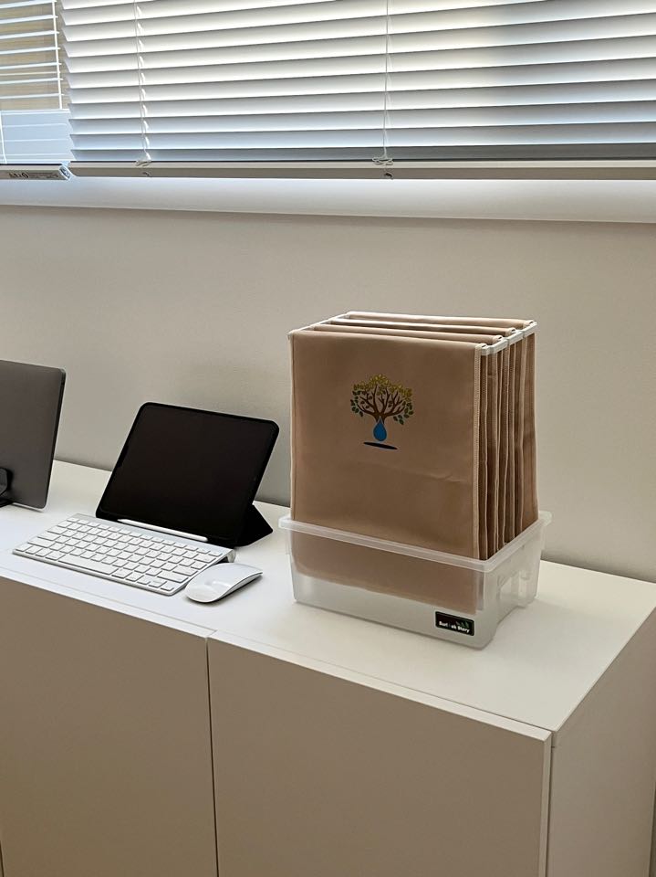 비싼 가습기들을 다 사용해 보고 종국에는 가장 전통적인 천가습기를 선택하는 분들이 많습니다.
비싼 가습기의 가습 질이 천이 만들어내는 수분만큼 고급스러울까요?
전기가습기가 천가습기만큼 조용하고 편안할까요?
돌고 돌아 천가습기!