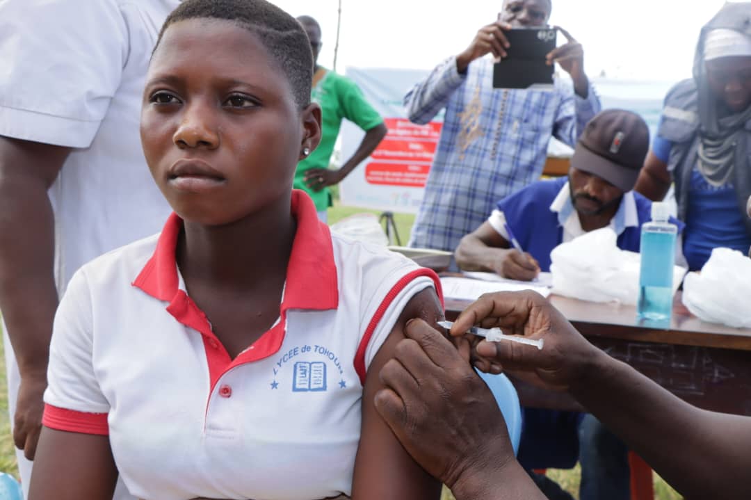 gavi_fr's tweet photo. À l'heure actuelle, 27 pays en Afrique ont adopté le vaccin contre le #VPH, dont 10 en Afrique de l'Ouest. Le Togo 🇹🇬 vient de les rejoindre, s'engageant pleinement dans la prévention du cancer du col de l'utérus pour les générations à venir. https://t.co/XndbvPuoey