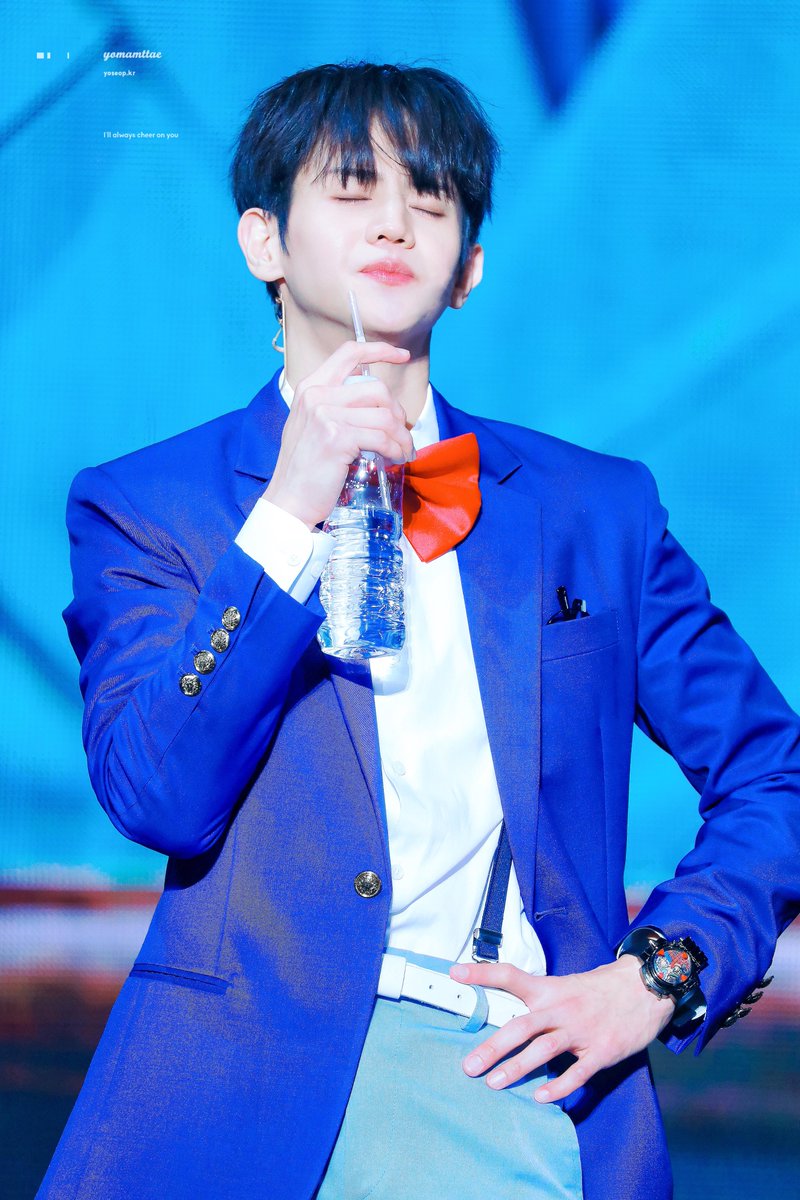 _yomam's tweet photo. 2023 하이라이트 팬콘
[명탐정 하이라이트]
네 개의 그림자와 하나의 빛

-

냅다 모르겠다는 표정

그러다가 정답 맞추면 어깨 한껏 올리시는데 
너무 귀여워 미쵸보료 ฅ( ͒ᵕ̳ωᵕ̳ ͒)✨💖

#요섭 #양요섭 #하이라이트 #YANGYOSEOP
#HIGHLIGHT https://t.co/w2Dsa0vVwu