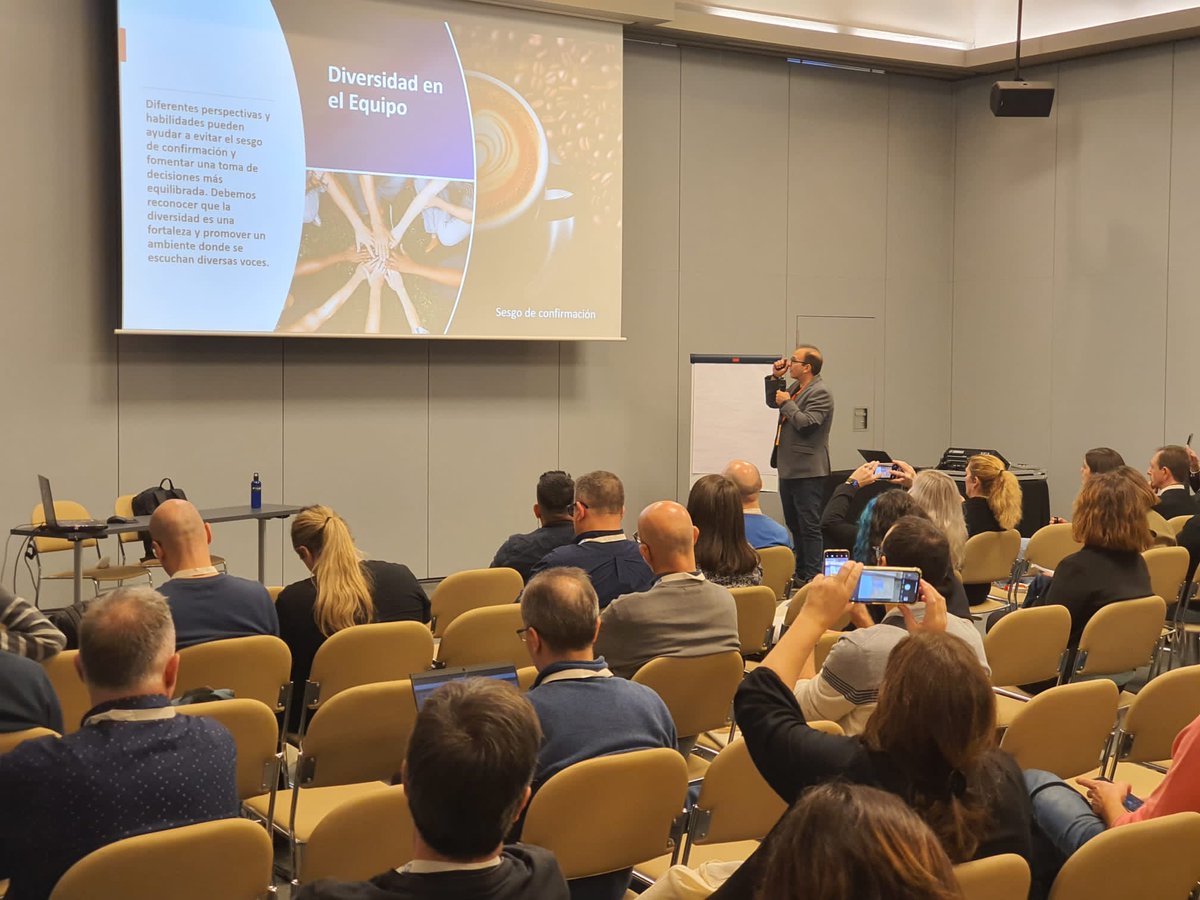 knowmad_mood's tweet image. ¡Ya estamos en la #CAS23!😃💥

Desde el CC Port Aventura disfrutamos del #evento más importante de la comunidad agile española, organizado por @agilespain.

2 días llenos de charlas y workshops de #agilidad, impartidos por grandes profesionales #agile.

👉cas.agile-spain.org