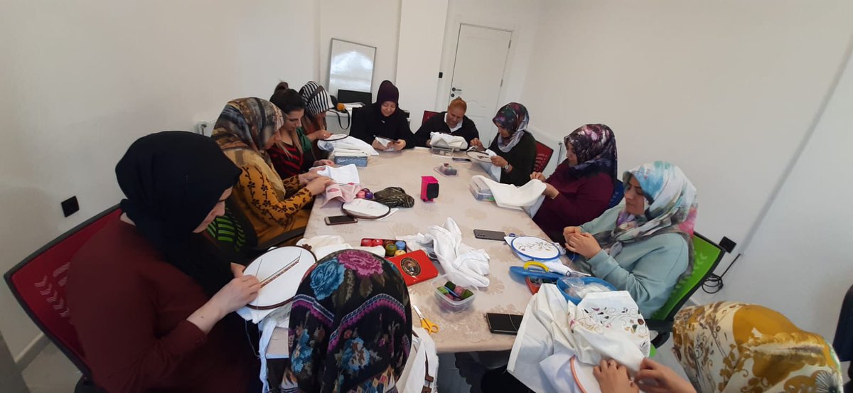 📌 Urartu Gençlik Merkezi 
Güzel Sanatlar Atölyesi kapsamında El Sanatları Eğitimlerimiz Devam Ediyor.
#GSBGM
#MerkezimHerYerde