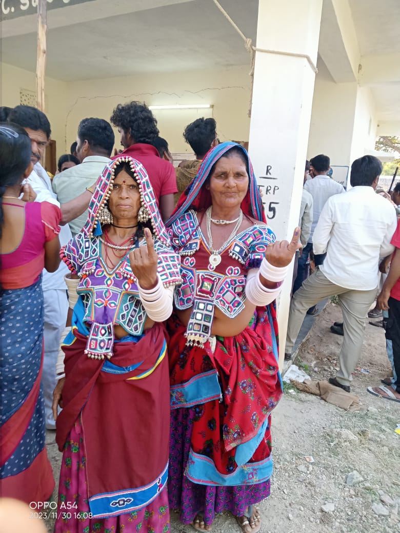 ECISVEEP's tweet photo. Democratic roots deepened!

PVTGs voters casting their vote in ongoing Telangana Elections 2023

#ECI #AssemblyElections2023 #TelanganaElections2023 #GoVote #IVote4Sure https://t.co/ChHSPgUrCn