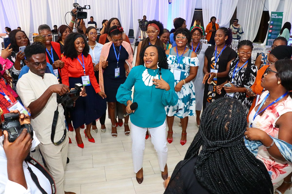 MTNCameroon's tweet photo. .@mkngambi stepped down from the stage to entertain the attendees with a song straight from the continent 😁. #DoingGoodTogether #CWILS https://t.co/dQKUh8UBs8