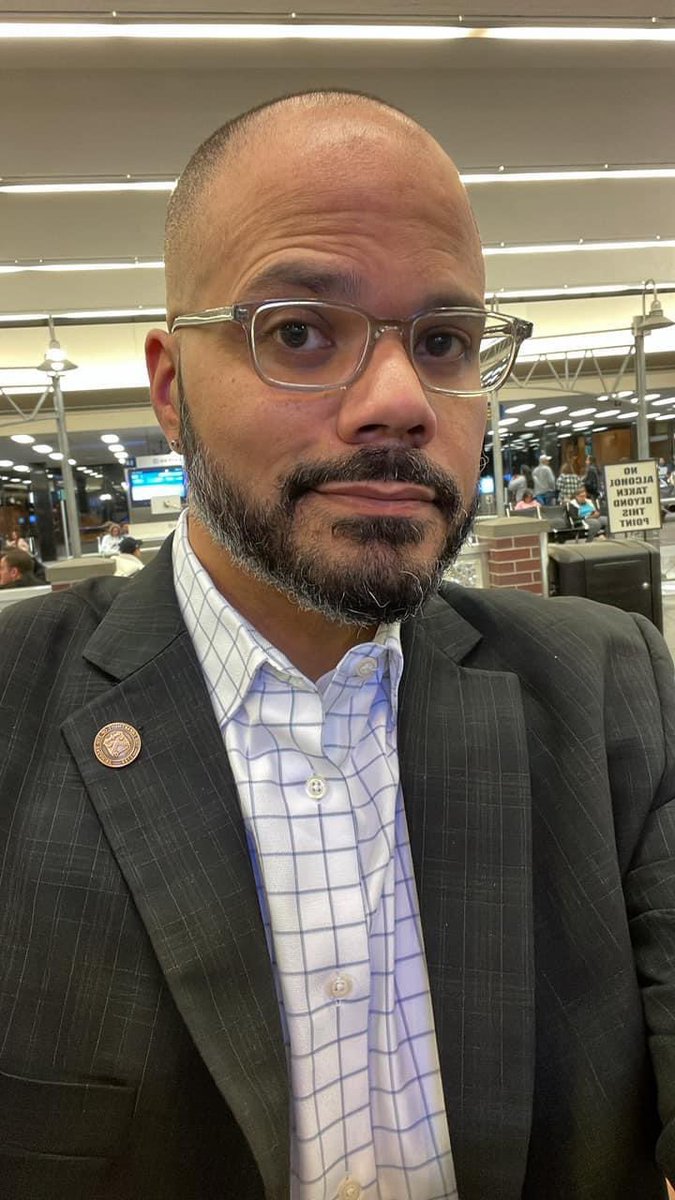 youngforne's tweet photo. On my way to work with Xerox to make sure our Printers &amp; Scanners are what the government calls is 508 compliant aka ADA as normal people call it. When you’re in charge of every employee and taxpayer you get up before the early bird. https://t.co/0nShHhZjHZ