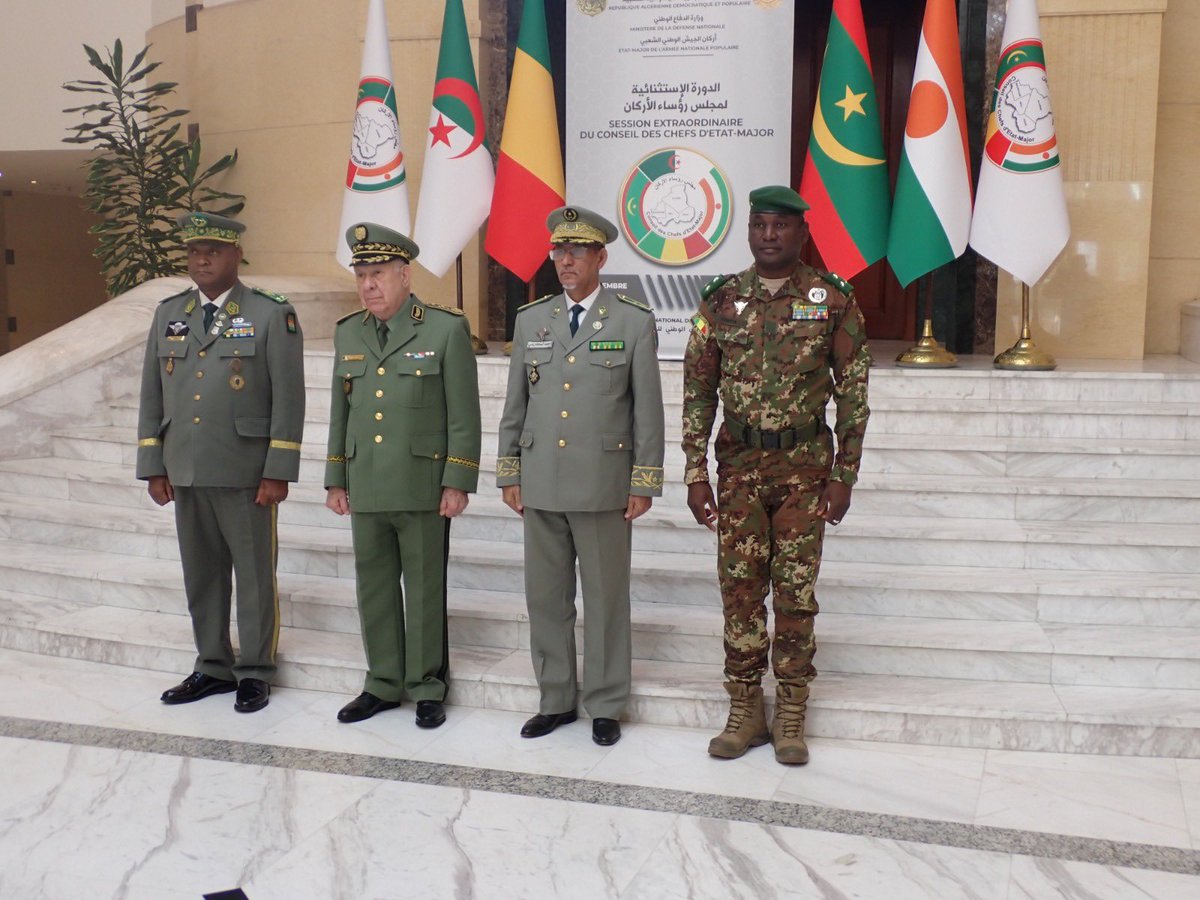 SineIbrahima's tweet photo. 🛑#CEMOC 🇩🇿🇲🇱🇲🇷🇳🇪
Les #CEMA ont pris part à la réunion ordinaire des chefs d’EtatMajor des pays membres du #CEMOC en Algérie aux côtés de ses homologues Algérien, Malien et Mauritanien. https://t.co/DEbA1GpkIC