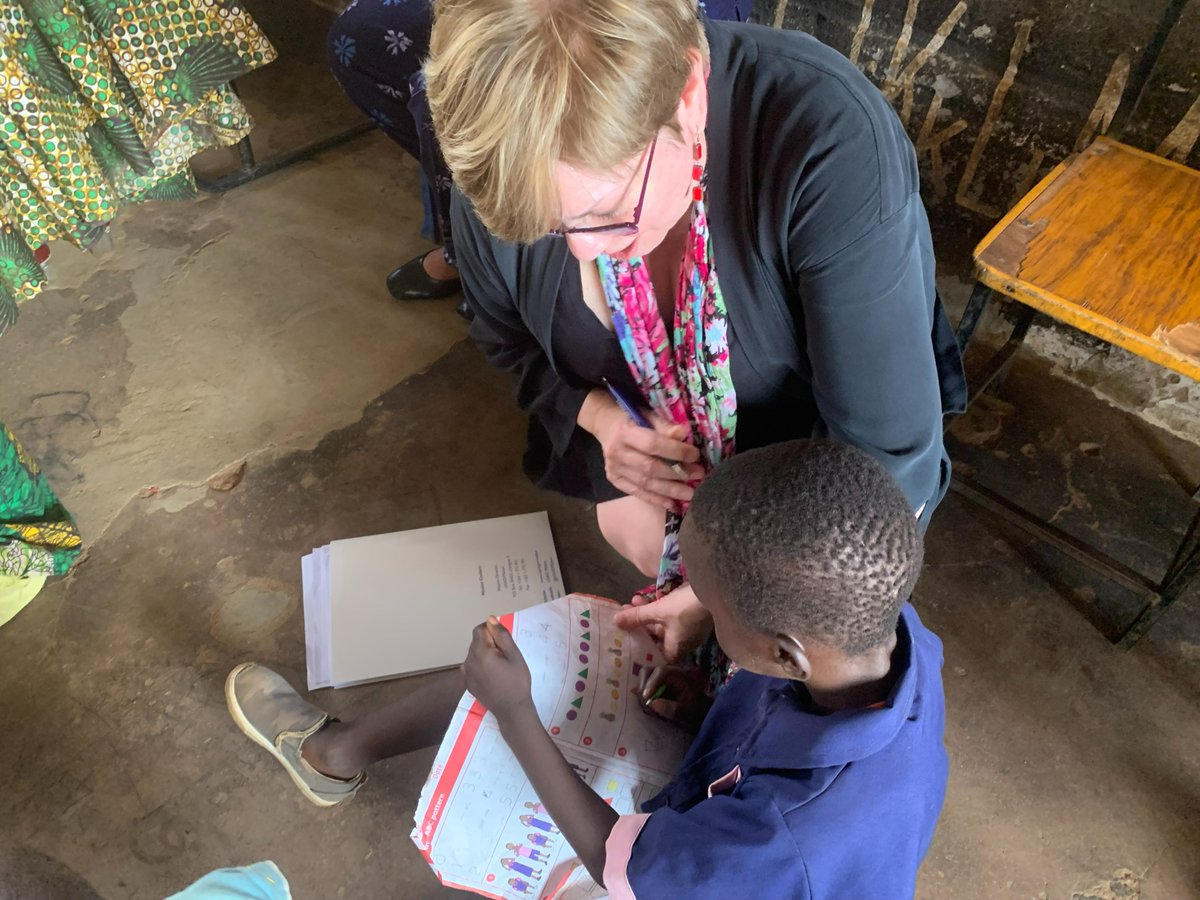 Foundational learning matters in 🇲🇼! Welcomed by the Minister of Education & as a part of the Global Coalition for Foundational Learning visit to Malawi, @USAIDEducation's Deputy Assistant Administrator LeAnna Marr witnessed the impact of passionate educators teaching
