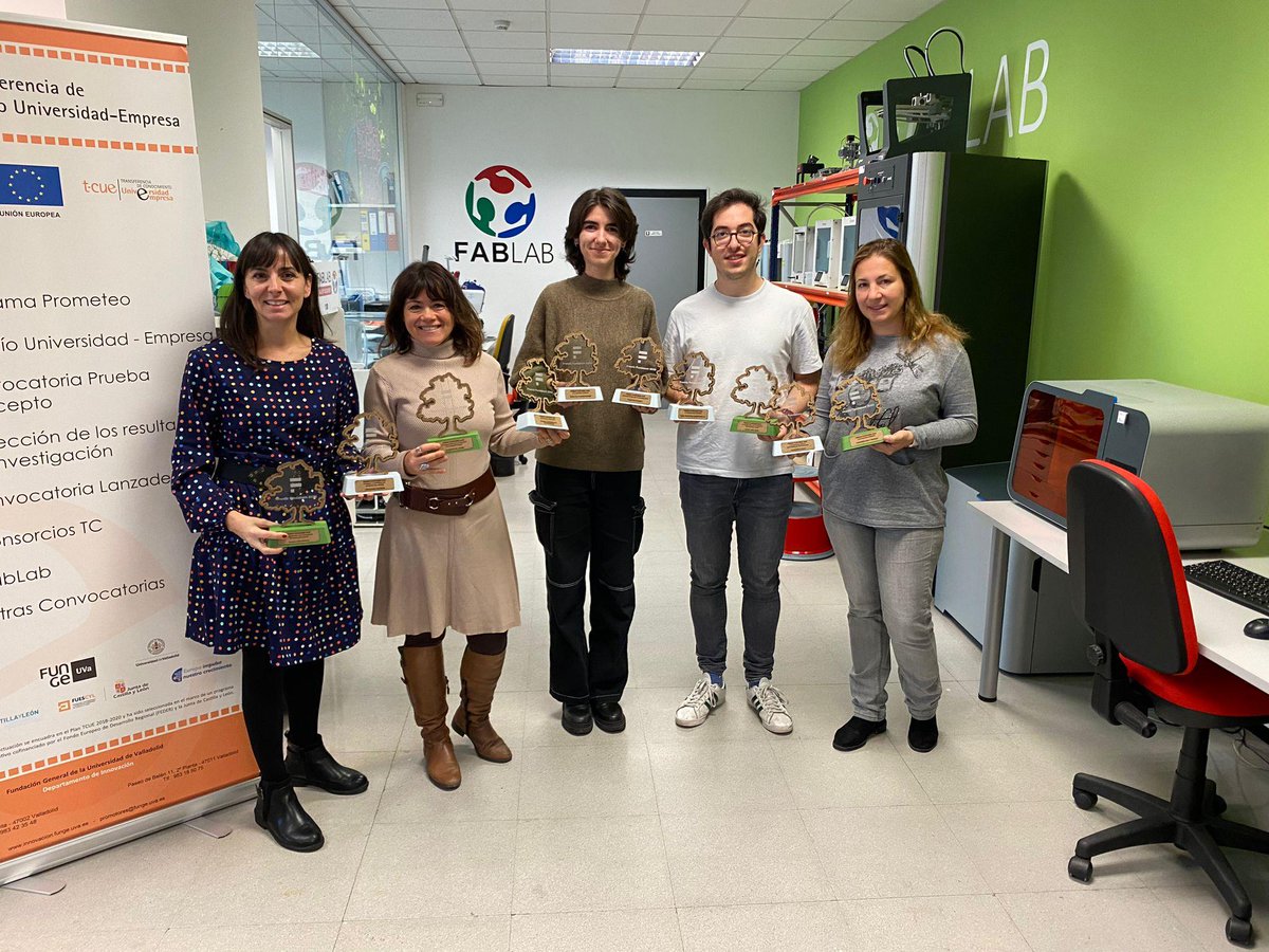 Fundacion_UVa's tweet photo. La entrega de premios #Fundabem2023 a la #Solidaridad2023 ha tenido lugar en la @Fundacion_Avila , en los que el #FablabUVa colabora realizando y donando los trofeos que se entregaron en la gala 🏆🏆🏆
¡Enhorabuena a los galardonados! 👏 https://t.co/yHOuKWh3d8
