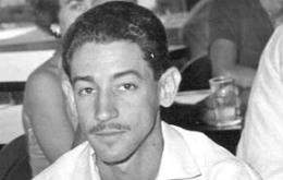 Hoy rendimos tributo a Frank País y a los combatientes del levantamiento armado del 30 de Noviembre en #SantiagodeCuba.   ¡Gloria eterna a los mártires de aquella gesta:  Otto Parellada, José "Pepito" Tey y Antonio "Tony" Alomá!
#TenemosMemoria