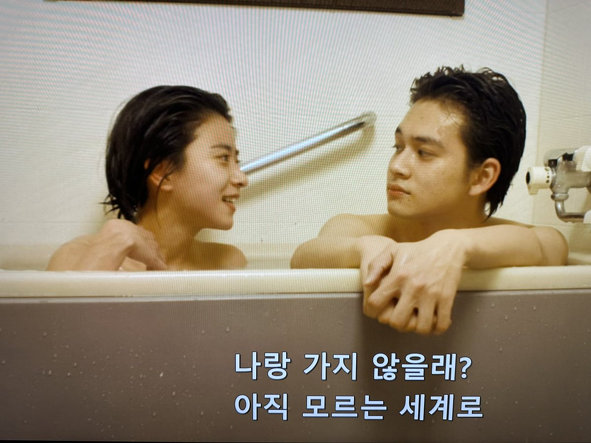 lotusid's tweet photo. <새벽의 젊은이들>
일본은 청춘영화를 잘 만든다. 10대만이 아니라, 20대의 불안함과 명암도. <꽃다발같은 사랑을 했다>, <우리들은 어른이 될 수 없었다> 등 10여년의 세월과 함께 남녀의 사랑과 꿈과 절망 등을 풍성하게 담아내는 근래 일본 연애영화의 경향이 보이는 영화.
갓 직장에 들어간 https://t.co/4yxL9uhff2