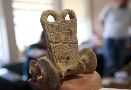 Estos juguetes tienen una antigüedad de 7.000 años. ¿Cuándo se inventó la rueda? ¿No fue en el 3.200 a.C.? Fueron descubiertos en la antigua ciudad de Soğmatar, en #Turquia. <a href="/SergSolsona/">Sergio Solsona Palma</a> nos descubre otros #Ooparts en este enlace 👇
espaciomisterio.com/misterios/enig…