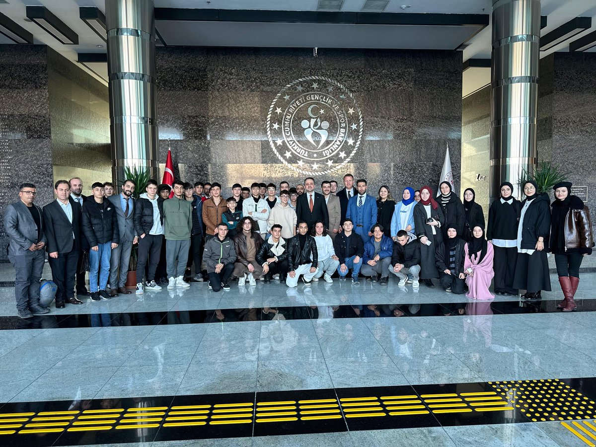 eminogluenes's tweet photo. #GençlerBakanlığında ❤️⚡️ https://t.co/fyZVyHohVn