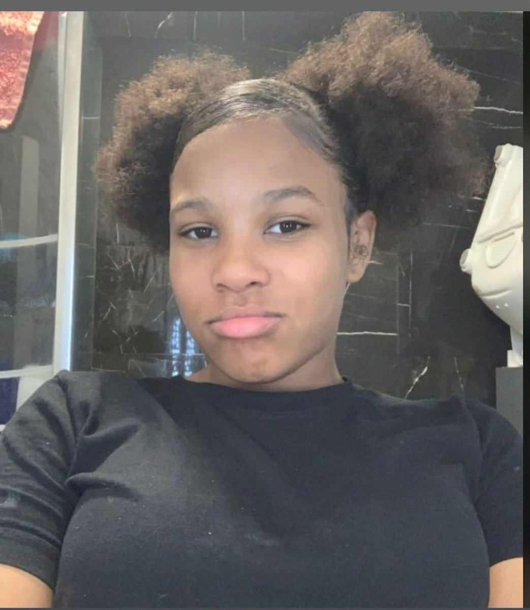 Lowkey0nline's tweet photo. Please help find Santana Hailstones, aged 12. She left home on Saturday, November 25, around midday, and has not been in contact with family or friends since.

She was last seen boarding a bus outside Hendon Central Tube Station on November 27.

She has now been missing for five days.