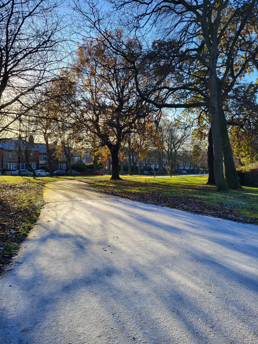 Emma_Dobson5's tweet image. @LeedsParks 

What a beautiful morning in Potternewton Park with @giveagiftleeds 

#walkitrideit #breathe #Wellbeing #womenswellbeing