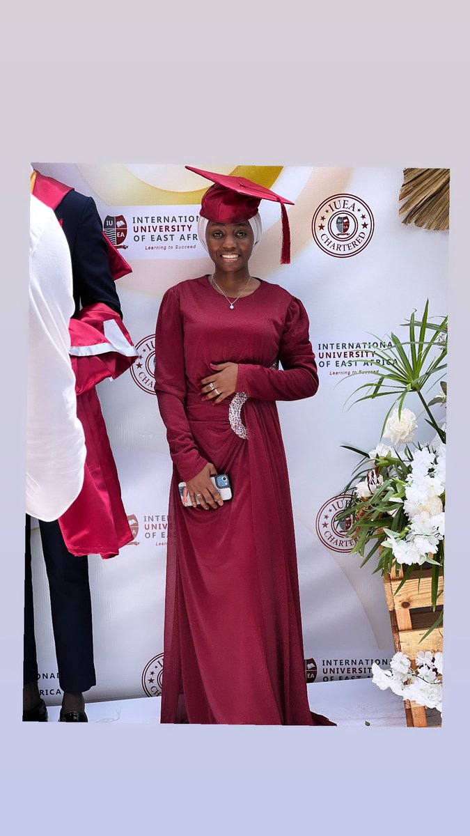 ayeeshar__'s tweet photo. Alhamdulillah, that’s a wrap🎉🎓❤️ https://t.co/NLUvIOzAQE