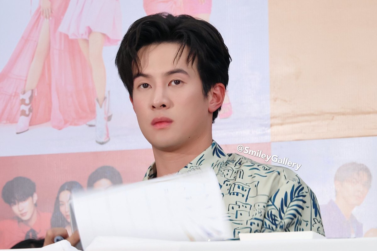 SmileyGallery's tweet photo. #เจมส์มาร์ หล่อมากๆ แจกลายเซ็น #ปฏิทินช่อง3ปี2567Day2 
#ปฏิทินช่อง3ปี2567
#jamesma https://t.co/YjbxEpHJJG