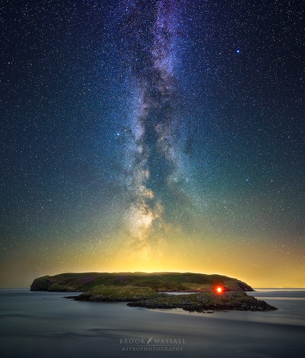 Ever wondered what it would be like to live and work on the Calf of Man?! We are on the hunt for the 2024 Calf of Man Estate Warden and Assistant Volunteer Estate Warden, application deadline 8th December! Full details: mwt.im/jobs Photography: Brook Wassall