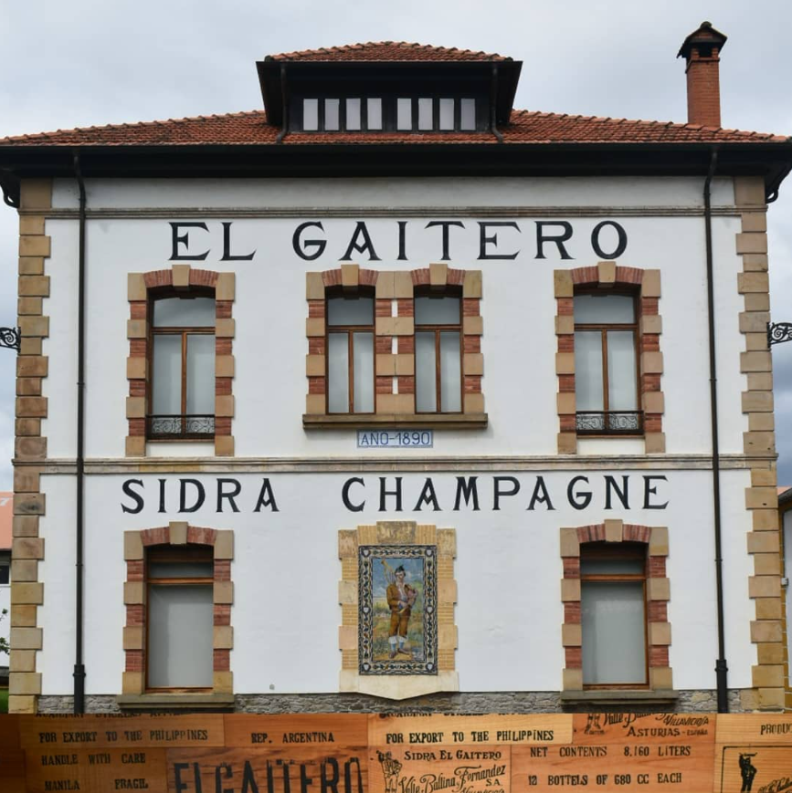 Ya es jueves y empiezan las visitas semanales a nuestra #BodegaHistórica. Si vas a pasar por Asturias estas #Navidades, no te lo  puedes perder. ¡Reserva tu hora y ven a conocer nuestra casa en Villaviciosa! 😉

🖥 sidraelgaitero.com
📞985 89 01 00
📩 gaitero2@gaitero.com