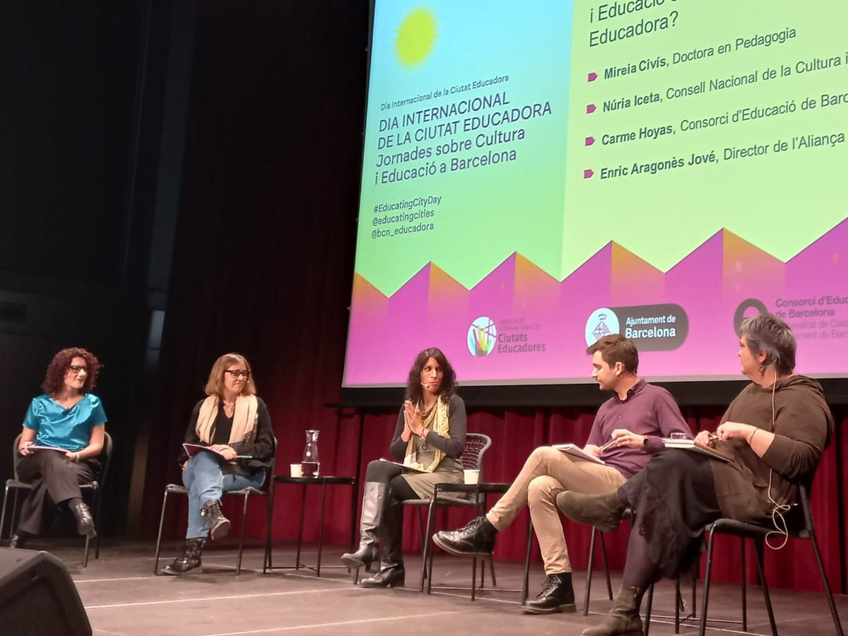Consorci d'Educació (@consorciedubcn) on Twitter photo 💬Amb la <a href="/carme_hoyas/">Carme Hoyas</a> participem en el diàleg sobre la vinculació entre #CulturaiEducació en les Jornades sobre Cultura i Educació del #DiaInternacionaldelaCiutatEducadora de <a href="/BCNeducadora/">BCN Educadora</a>.
✨Amb la mirada de l'educació formal i de les arts com a eina transformadora als centres👇🏾 💬Amb la <a href="/carme_hoyas/">Carme Hoyas</a> participem en el diàleg sobre la vinculació entre #CulturaiEducació en les Jornades sobre Cultura i Educació del #DiaInternacionaldelaCiutatEducadora de <a href="/BCNeducadora/">BCN Educadora</a>.
✨Amb la mirada de l'educació formal i de les arts com a eina transformadora als centres👇🏾