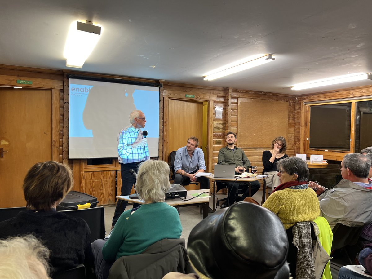 TiCLme's tweet photo. 59 members of the public turned up yesterday evening to meet the new #treeteam which includes 4 new, professional, full-time tree officers @EnableParks @LTOA33 ππΌ
A big thank you for your presentations @EnableParks and to @wwcommon for hosting
People care about trees @wandbc #NationalTreeWeek