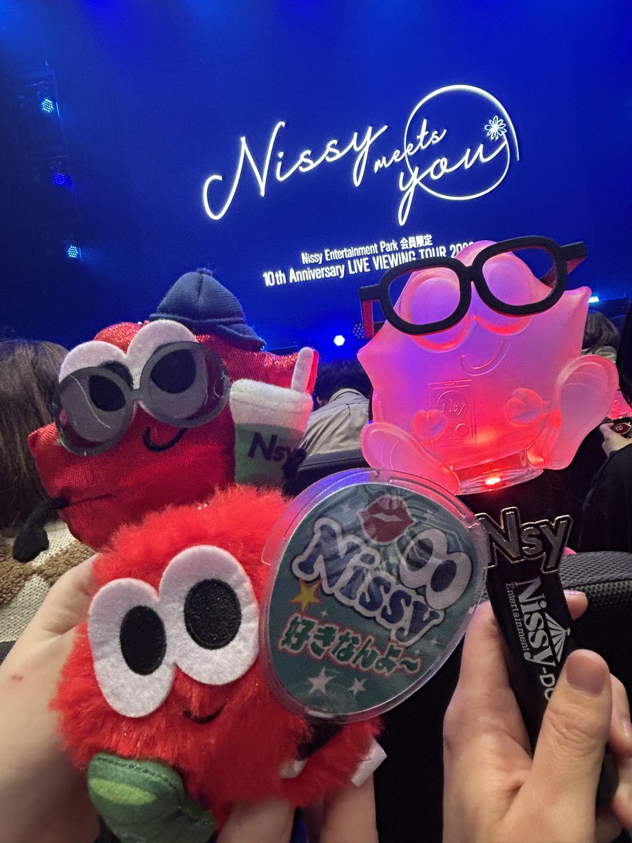 tomo_aaa24TU's tweet photo. 顔めっちゃ近いし、肩掴まれるなんて🤭
群馬の時より距離感バグってませんか？？笑
群馬、立川の2公演で私のMeetsYouは取り敢えず終わりです
Nissy、スタッフさん素敵な企画ありがとうございました‼️
最後まで無事完走出来ますように🙏お席最高でした(*｀ω´)b
 #Nissy
 #NissyMeetsYou https://t.co/kXTPJP4LXo