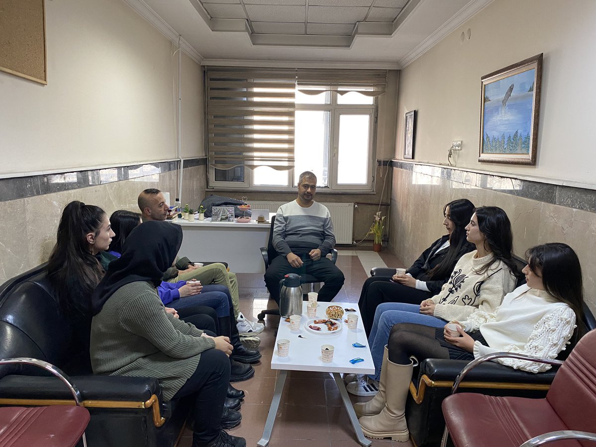 📌 İpekyolu Gençlik Merkezi

Manevi danışmanlarımızın rehberliğinde, Resim Yetenek ve Bilgisayar İsletmenliği eğitimlerimize katılım sağlayan gençlerimizle bir araya gelerek, tanışma sohbetleri gerçekleştirdik.