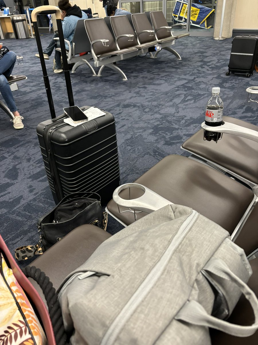 🎶All my bags are packed
I'm ready to go…🎶
#leavingonajetplane