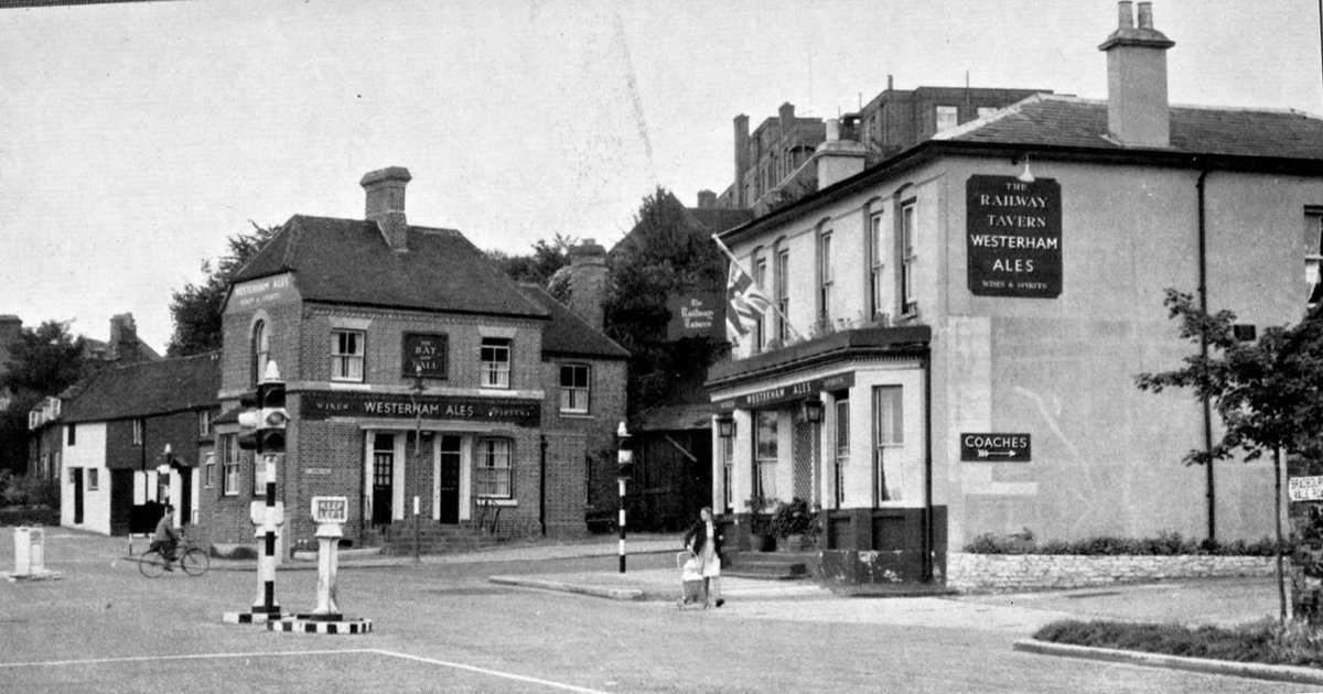 BatandBallTrain's tweet photo. Last chance❗
This evening local historian, author, and photographer Ed Thompson will be discussing through images of St Johns #Sevenoaks as we once knew it 🧐
Tickets are still available here 👉https://t.co/hUPJlPhvtX
#history #sevenoaks #localhistorian https://t.co/KQ4b9ParQ7
