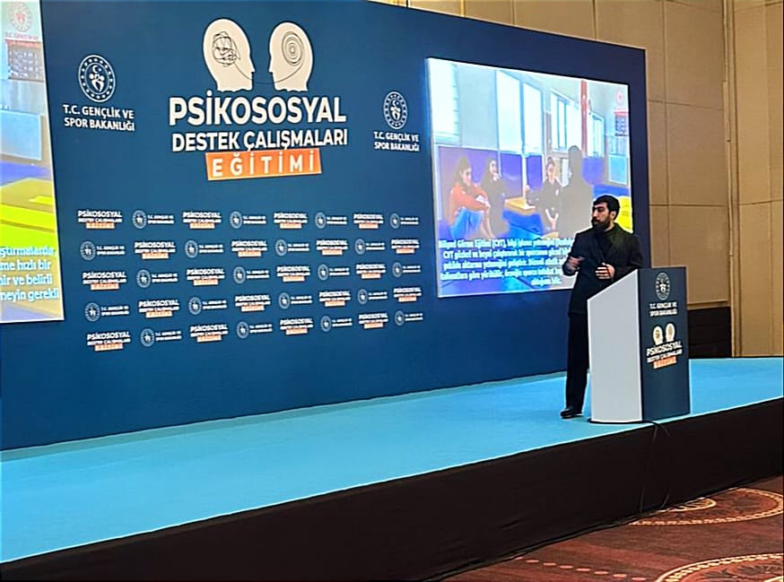 KayseriKYGM's tweet photo. İl Müdürlüğümüz psikoloğu Metehan Özkan, psikososyal destek çalışmaları kapsamında 81 ilde  Bakanlığımızda göreve yeni başlayan ruh sağlığı uzmanlarına yönelik İstanbul'da "Spor psikolojisinde uygulamalar" konulu seminer verdi. https://t.co/IZ7DRfCeBK