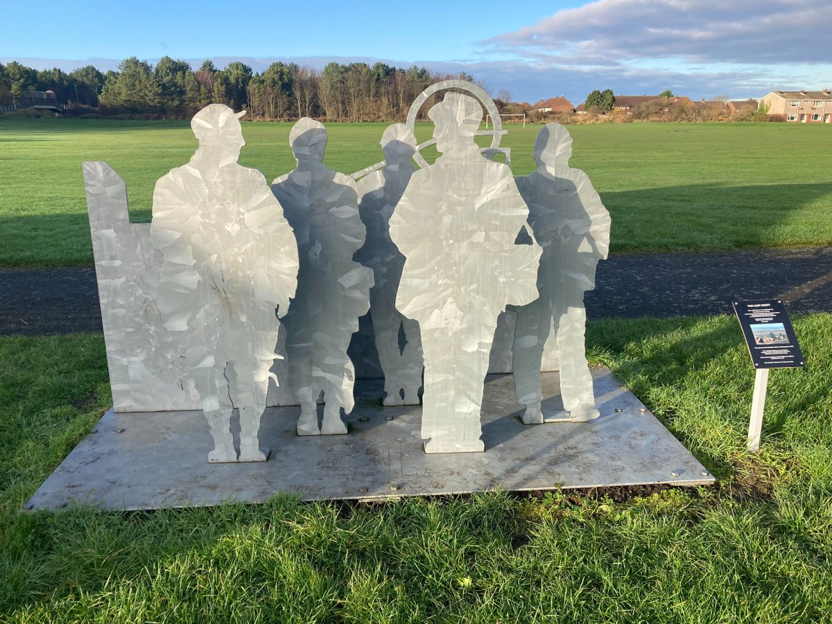 NEPS_Payback's tweet photo. People on Probation have been working at Isabella Heap in Blyth, digging a border around the Miner's Last Shift statue ready for bulbs to blossom through 🌷

#CommunityPayback #ProbationNorthEast https://t.co/4AbyekAqul