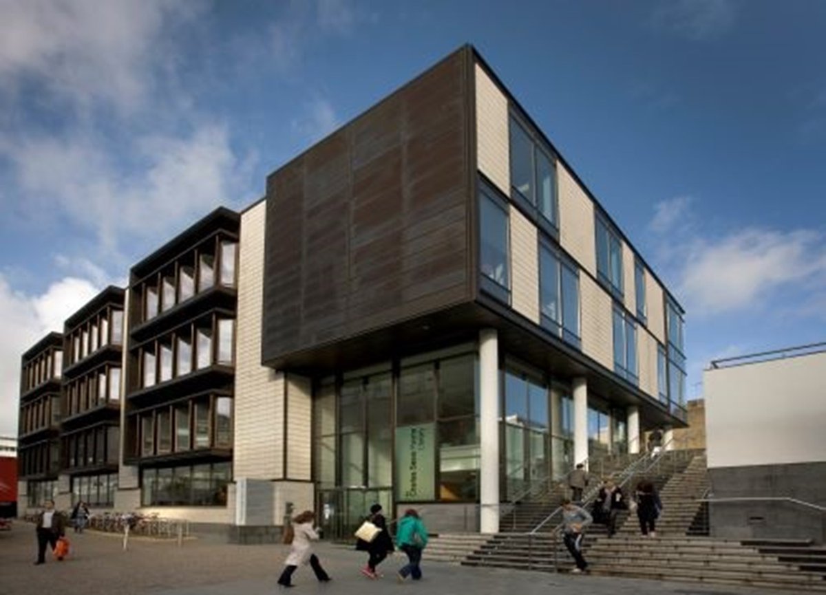 JiscLibraryHub's tweet photo. New! Our blog post looks at the new catalogues added to Library Hub Discover #LibraryHub: Anglia Ruskin University @ARULibrary, Goldsmiths University of London @goldsmiths_lib and University of Plymouth @PlymUniLib. Find out more in our blog: https://t.co/Y2yu977gtb https://t.co/7Ooqebp7WN