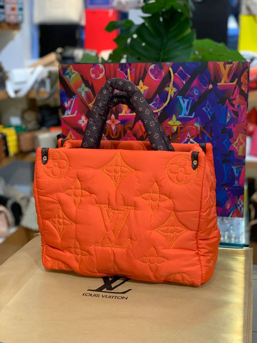 Afronaintl's tweet photo. Rio Logistics: Open for Business! 🌐✨ Whether you're shipping by air, sea, or land, sourcing products, or seeking expert business advice, we're here to serve you. #ladies #bags #Turkiye #shop https://t.co/w8tWBI5Ehm